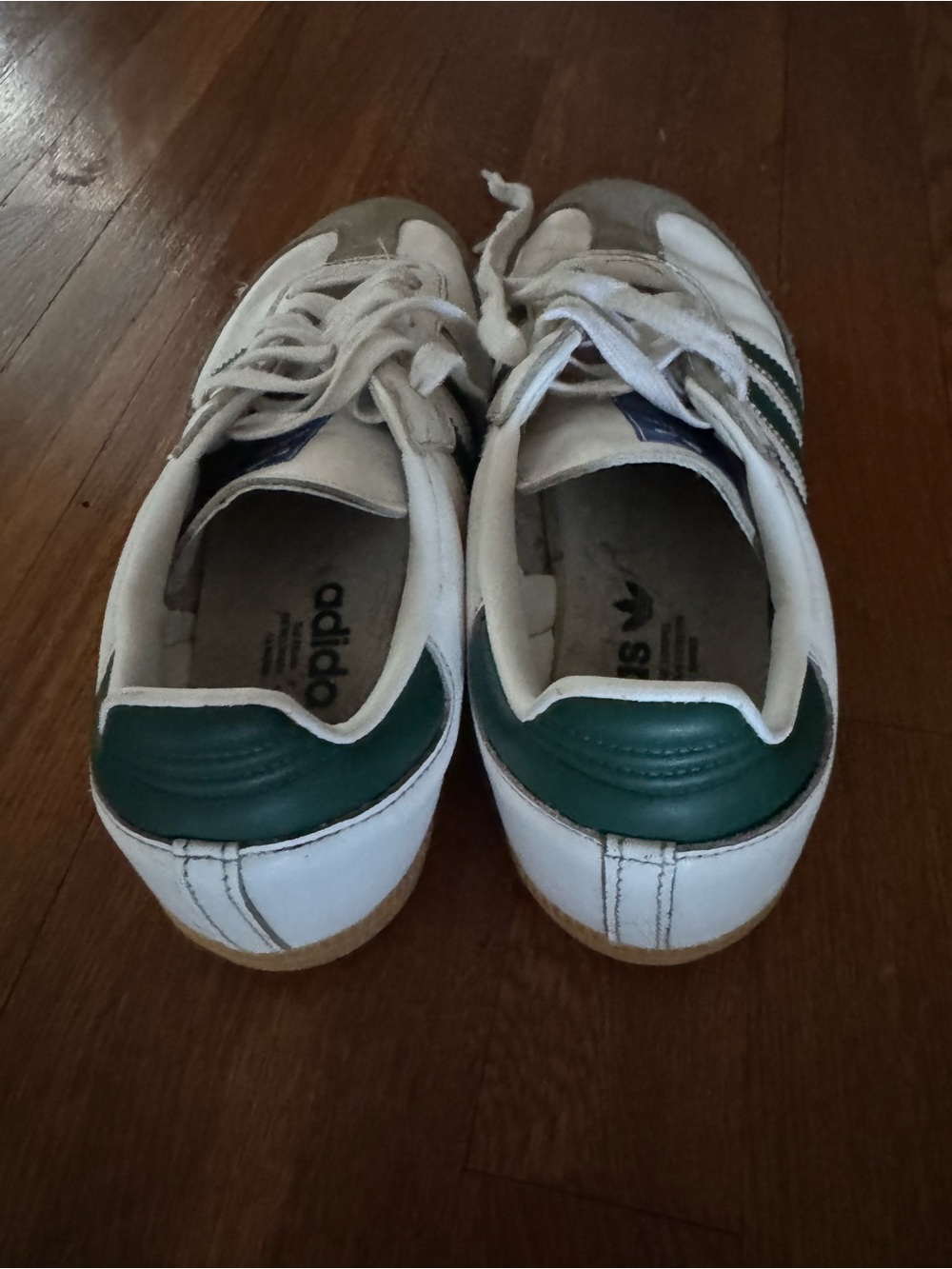 Men’s Adidas White & Green Classic Low-Top Sneakers with Gum Sole - Picture 3 of 4